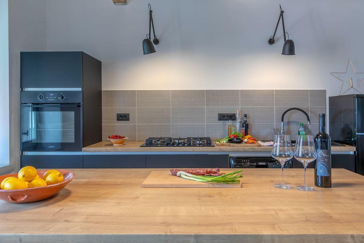 Apartman Bjork Pula Exteriör bild